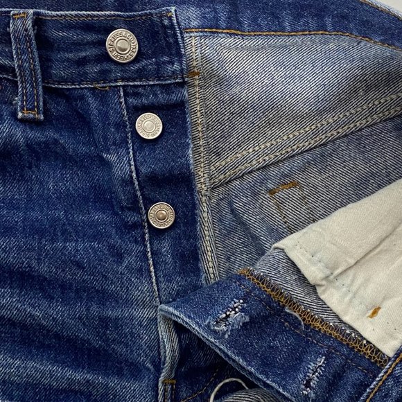 Levi's Distressed Button Fly Cut Off Jean Short Size 28 Medium Wash EUC - Picture 7 of 8